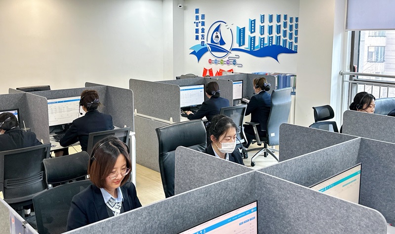 窗口一線鉚干勁，青島市民中心高效服務(wù)企業(yè)群眾